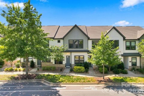 5930 Ardrey Kell Road active townhome in Waverly, Charlotte, NC