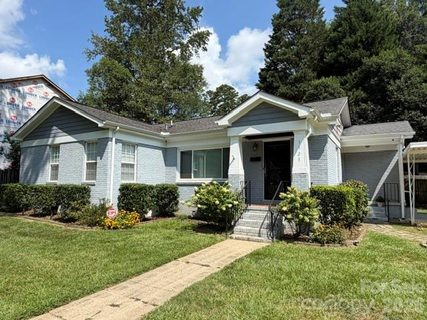 1323 Carolyn Drive active home in Commonwealth Park, Charlotte, NC