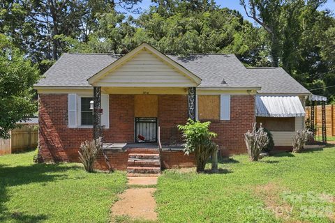 2840 Cowles Road active home in Scotland Hills, Charlotte, NC