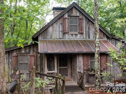 139 Boarding House Way active home in Balsam Mountain Preserve, Sylva, NC