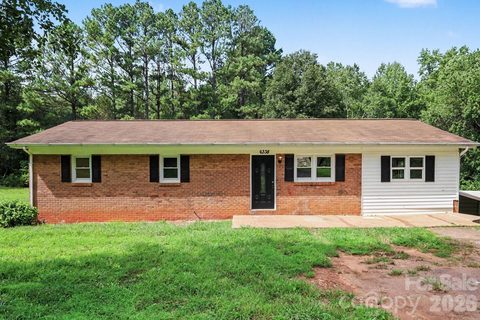 6338 Fairlane Street pending home in Fairlane, Hickory, NC