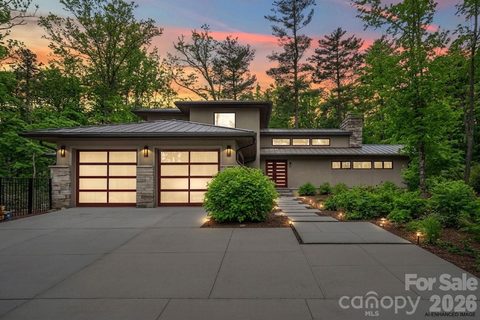 27 Hawberry Court active home in Sovereign Oaks, Asheville, NC