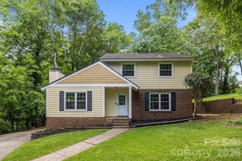 6713 William Harry Court active home in Stonehaven, Charlotte, NC