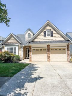 141 Wren Hill Drive pending home in The Village On Park, Mooresville, NC