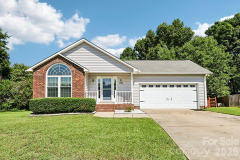 854 Highlander Court pending home in St Andrews, Concord, NC