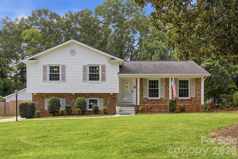 1724 Delchester Drive pending home in Montclaire, Charlotte, NC