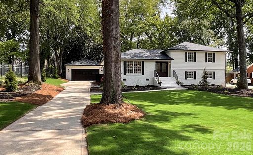 3011 Parkstone Drive pending home in Parkstone, Charlotte, NC