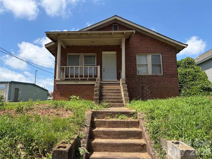 150 Woodlawn Drive pending home in Woodlawn, Statesville, NC
