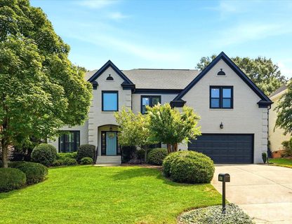 3427 Twelve Oaks Place pending home in Providence Plantation, Charlotte, NC
