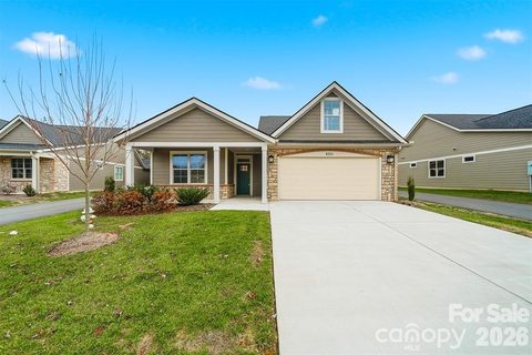 827b Wynnshire Drive active home in Wynnshire Ridge, Hickory, NC