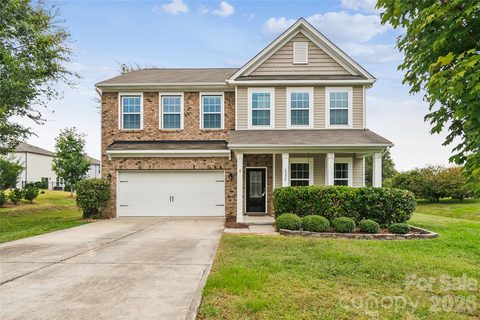 8224 Kelburn Lane active home in Berewick, Charlotte, NC