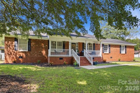 815 Lakeside Circle active home in Gregwood, Lancaster, SC