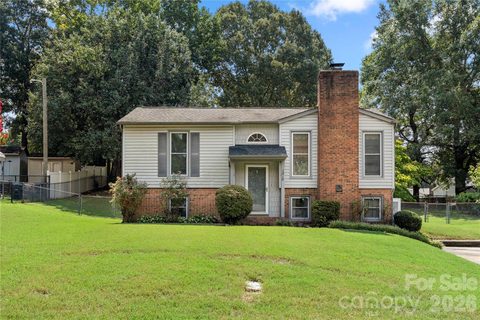 1810 Oak Hollow Road active home in Northwood Acres, Gastonia, NC