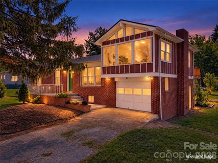 29 Colony Lane active home in Grandview Heights, Waynesville, NC