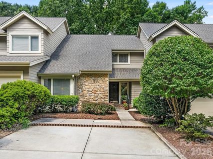 6504 Racquet Wood Court active townhome in Sharonview Place, Charlotte, NC