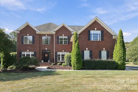 702 Carver Pond Lane active home in Hunter Oaks, Waxhaw, NC