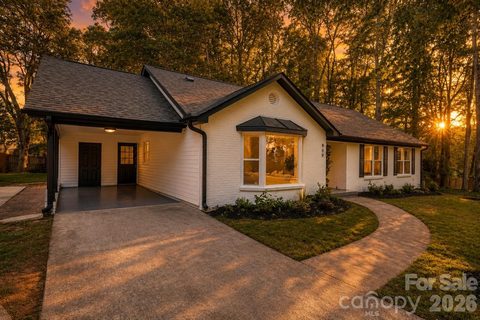900 Burtonwood Circle active home in Burtonwood, Charlotte, NC