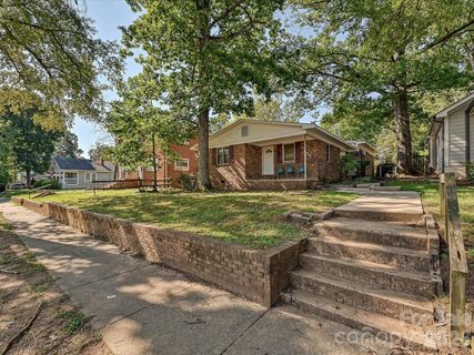 305 Keswick Avenue pending multi-family property in Lockewood, Charlotte, NC