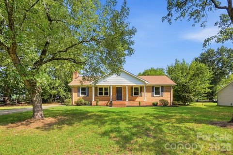12011 Merriweather Drive pending home in Taragate Farms, Charlotte, NC