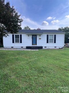 2845 Southwest Boulevard active home in University Park, Charlotte, NC