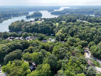 8398 Marina Lane active home in Lake Norman Woods, Catawba, NC