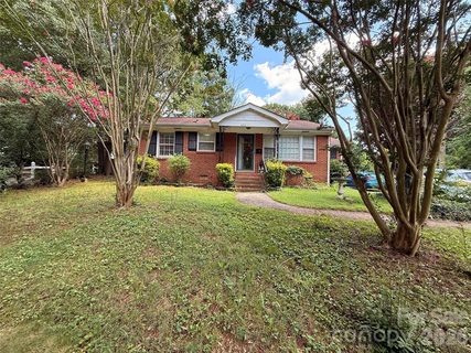 4310 Gillespie Court active home in Robinhood Woods, Charlotte, NC