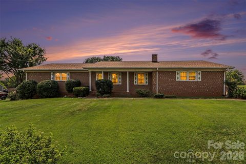 1018 Rembrandt Drive pending home in Park View, Concord, NC