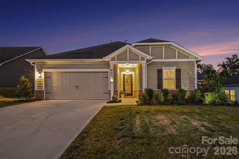 6411 Barcelona Way active home in The Vineyards On Lake Wylie, Charlotte, NC