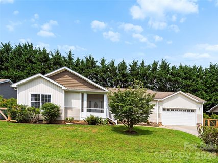 9 Farthings Drive active home in South Farthings, Arden, NC