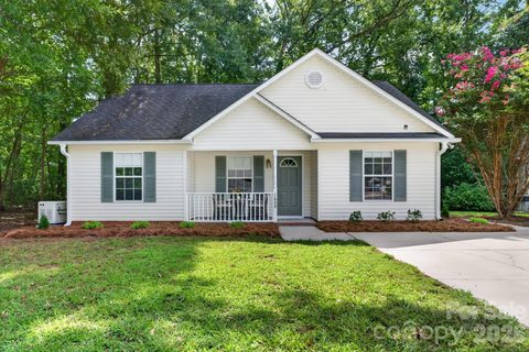 1649 Norfolk Court active home in Taylor Oaks, Rock Hill, SC