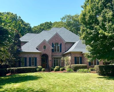 2720 Tanglewood Lane pending home in Myers Park, Charlotte, NC