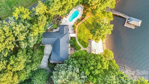 172 Mariner Pointe Lane active home in Pinnacle Shores, Mooresville, NC