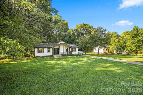 600 Briarcreek Road active home in Saddlewood, Gastonia, NC