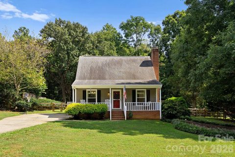 517 Forest Lane pending home in South Forest, Belmont, NC