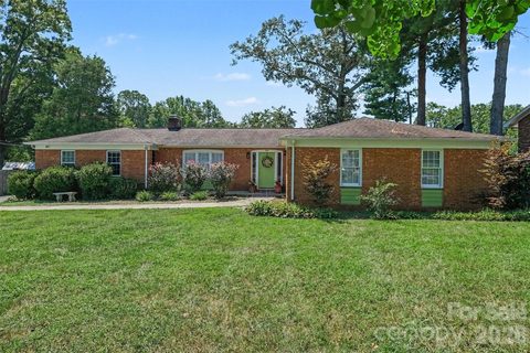 622 Carolina Avenue pending home in Fulton Heights, Statesville, NC