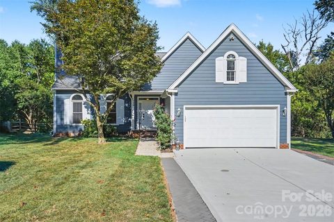 8710 Twin Trail Drive active home in Cedarfield, Huntersville, NC