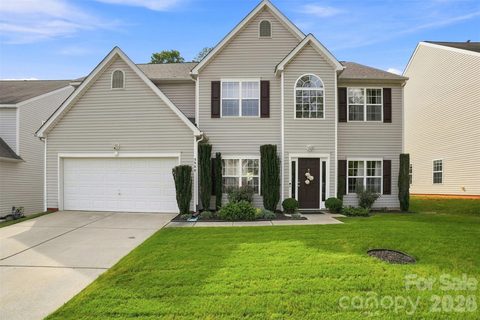 5909 Parkstone Drive pending home in Prestwick, Matthews, NC