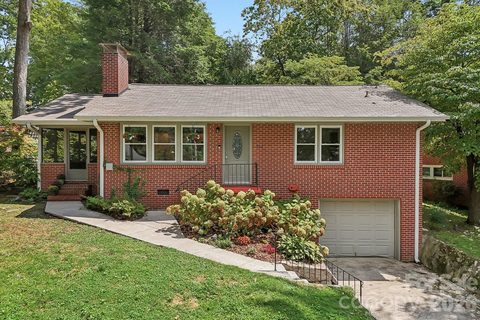 322 Crescent Avenue pending home in Mount Royal, Hendersonville, NC