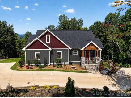 72 Jacks Paw Lane active home in Minor, Hendersonville, NC