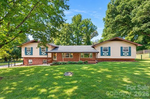 2 Independence Boulevard active home in Riceville Forest, Asheville, NC
