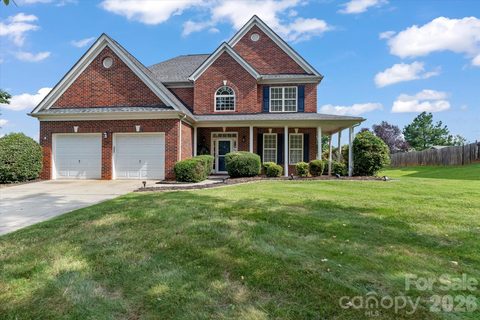 186 Autumn Frost Avenue active home in Barium Seasons Village, Statesville, NC