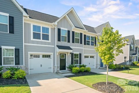 111 Skylar View Way active home in Smith Village, Troutman, NC