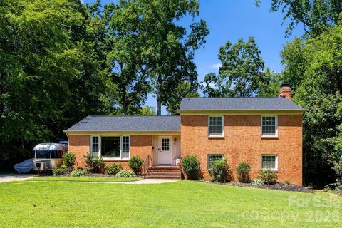 4021 Rutherford Drive pending home in Beverly Woods, Charlotte, NC