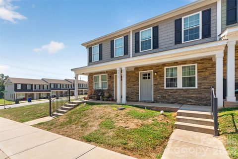 3919 Hemingway Drive active home in Oak Hill, Hickory, NC