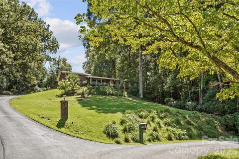106 Holly Lane active home in Woodland Terrace, Brevard, NC