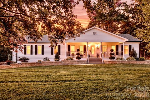 2429 Cassidy Drive active home in Greyland Hills, Davidson, NC