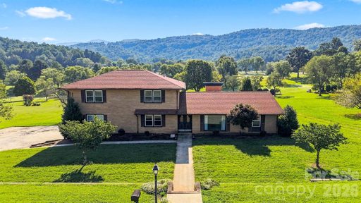 2796 Lakeview Drive active home in Cedar Rock Estates, Lenoir, NC
