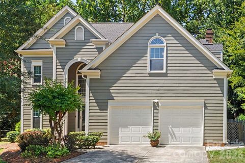 6443 High Creek Court pending home in Thornhill, Charlotte, NC