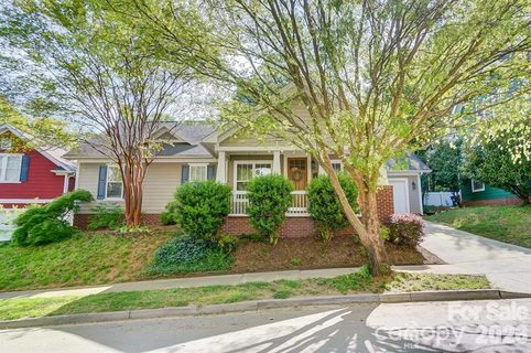 14100 Garden District Row active home in Vermillion, Huntersville, NC