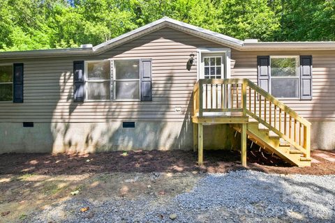 190 Pinewood Knoll Drive pending home in Rocky Ridge, Hendersonville, NC